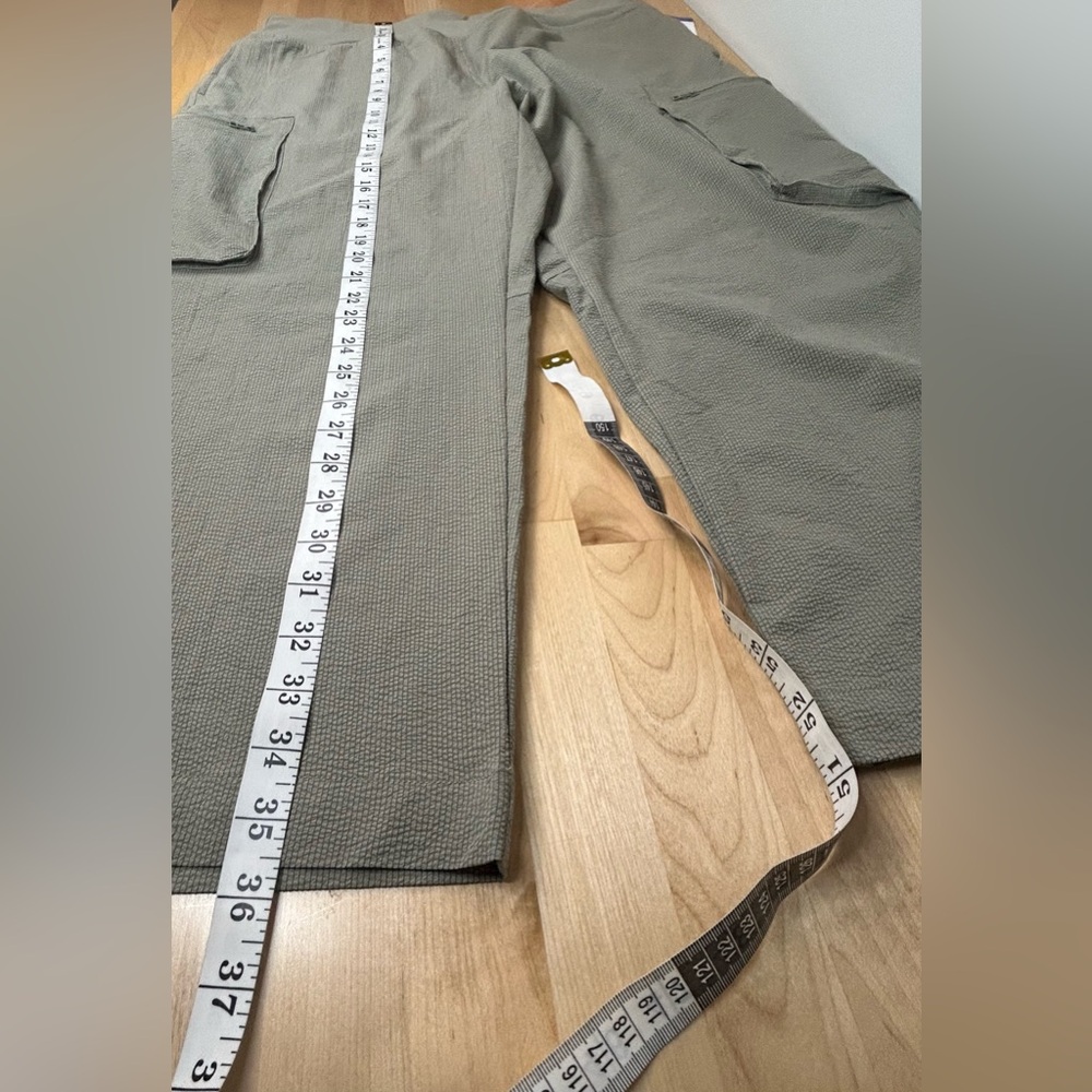 Sage Collective Olive Green Cargo Crop Pants Large Pull On Stretch Travel - Picture 8 of 9